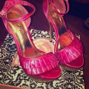 Hot pink sophisticated gold bottom heels